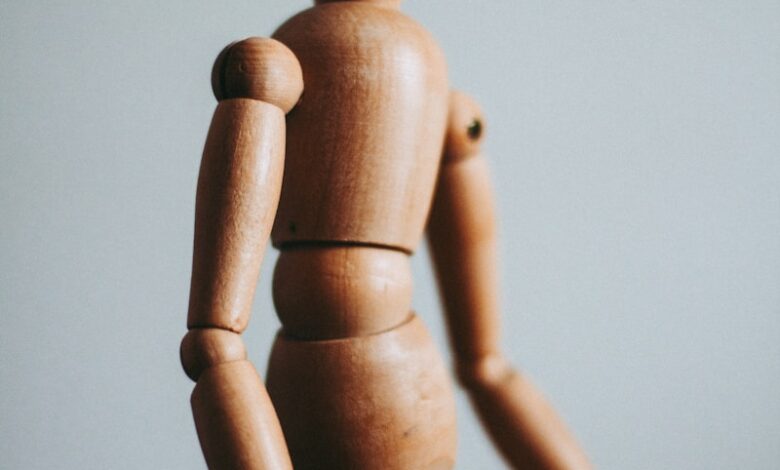 colse-up photo of brown wooden doll